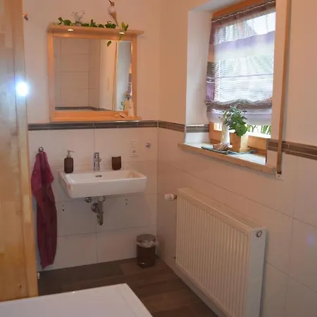 Vier-zimmer-wohnung Mit Garten Zwischen Salzburg Und Koenigssee Appartement *