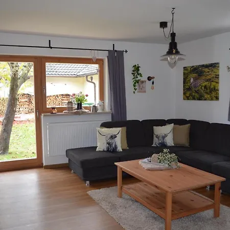 Vier-zimmer-wohnung Mit Garten Zwischen Salzburg Und Koenigssee Appartement