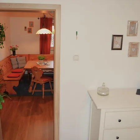 Vier-zimmer-wohnung Mit Garten Zwischen Salzburg Und Koenigssee Appartement Ainring