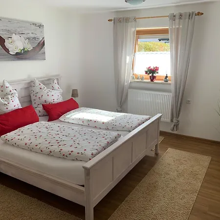 Vier-zimmer-wohnung Mit Garten Zwischen Salzburg Und Koenigssee Apartment