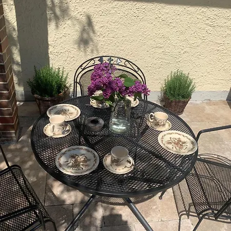 Apartment Vier-zimmer-wohnung Mit Garten Zwischen Salzburg Und Koenigssee *