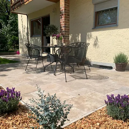 Apartment Vier-zimmer-wohnung Mit Garten Zwischen Salzburg Und Koenigssee *